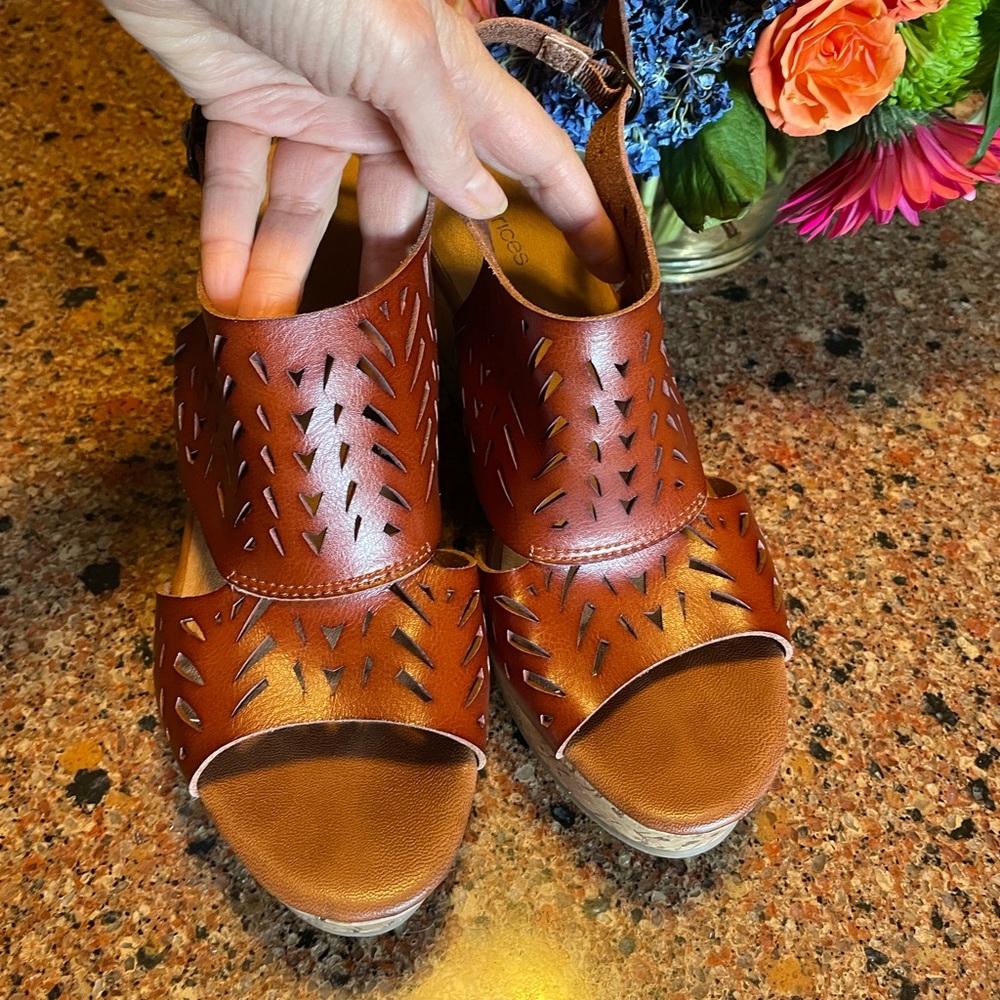 Platform Sandals - Picture 8 of 8